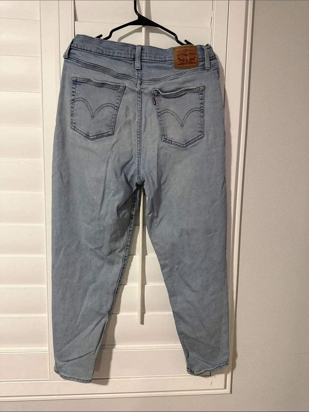 Light Wash High-Rise Women’s Jeans